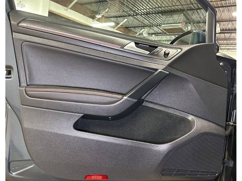 Used 2019 Volkswagen GTI SE FWD image 17