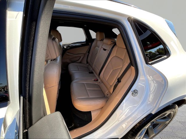 Used 2023 Porsche Macan AWD/4WD image 23