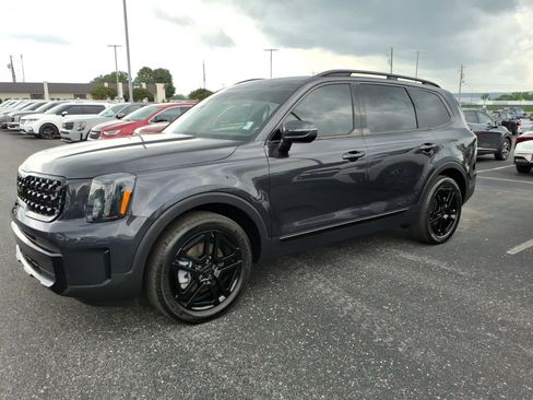 Used 2025 Kia Telluride EX X-Line AWD/4WD image 3