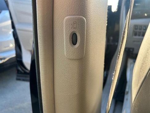 Used 2012 Nissan Quest LE FWD image 34