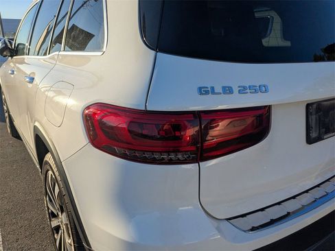 Used 2022 Mercedes-Benz GLB 250 4MATIC image 7