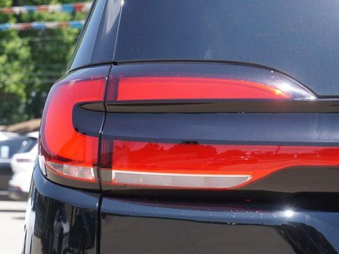 Used 2026 Chrysler Pacifica Limited FWD image 16