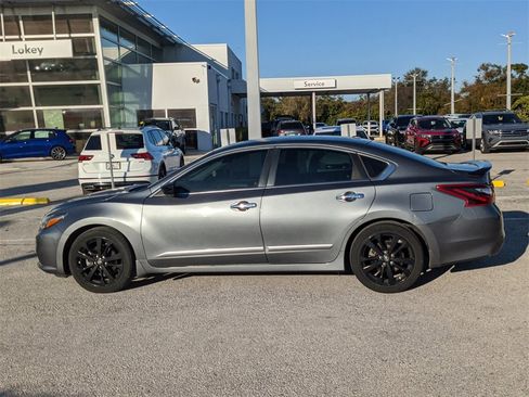 Used 2018 Nissan Altima 2.5 SR w/ SR Midnight Edition image 4