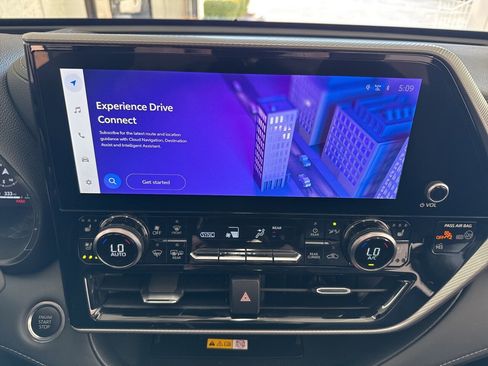 Used 2024 Toyota Highlander Platinum image 27