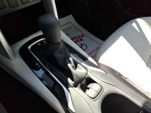 Used 2025 Toyota Corolla Cross L image 14