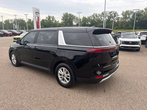 Used 2022 Kia Carnival LX FWD image 4