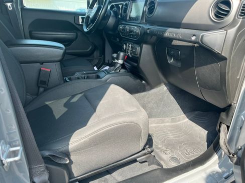 Used 2022 Jeep Wrangler Unlimited Sport image 26