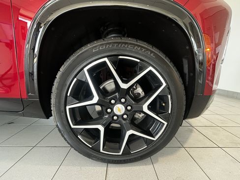 Used 2025 Chevrolet Traverse High Country w/ LPO, Floor Liner Package AWD/4WD image 9