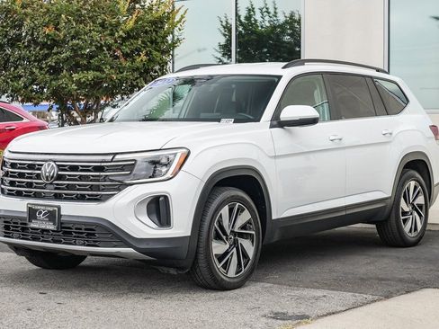Used 2024 Volkswagen Atlas SE image 3