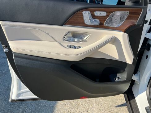 Used 2024 Mercedes-Benz GLS 450 4MATIC image 12