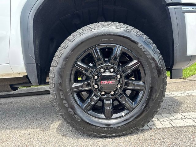Used 2025 GMC Sierra 2500 AT4 AWD/4WD image 9