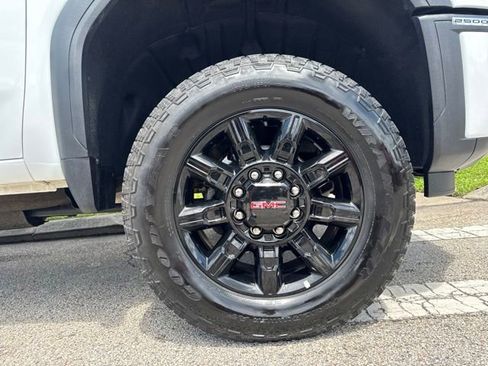 Used 2025 GMC Sierra 2500 AT4 AWD/4WD image 9