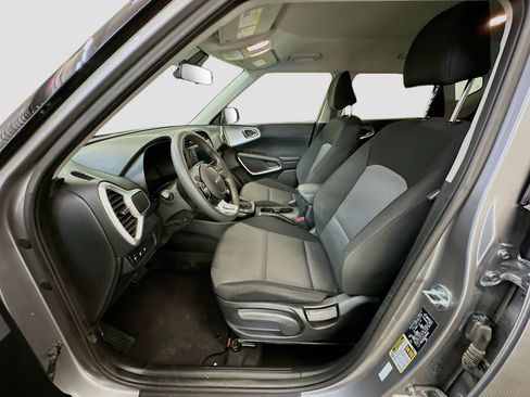 Used 2025 Kia Soul LX w/ LX Technology Package FWD image 13