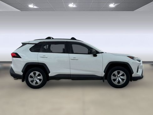 Used 2020 Toyota RAV4 LE FWD image 8