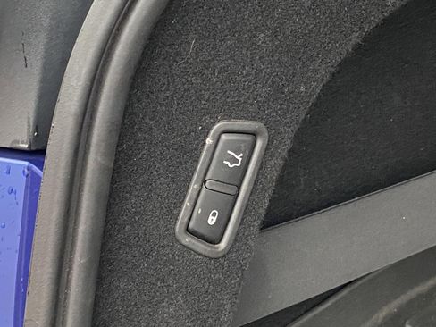 Used 2018 Maserati Levante image 16