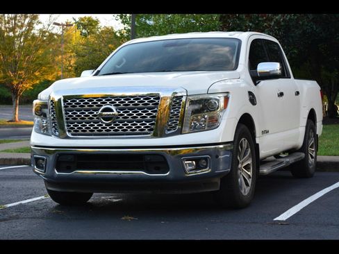 Used 2017 Nissan Titan SL image 1