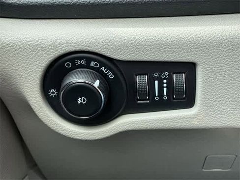 Used 2023 Chrysler Pacifica Limited image 41