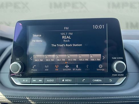 Used 2023 Nissan Rogue SV image 16