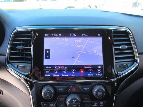 Used 2020 Jeep Grand Cherokee Altitude image 21