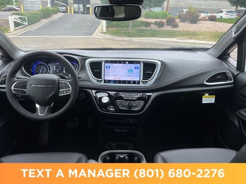 New 2027 Chrysler Pacifica Select AWD/4WD image 12