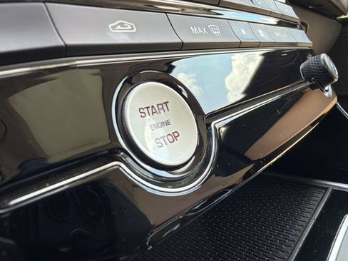 Used 2018 Jaguar XE RWD image 25