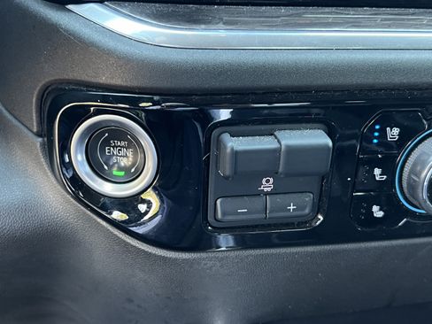 Used 2022 Chevrolet Silverado 1500 LTZ AWD/4WD image 22