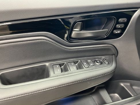 Used 2025 Honda Odyssey Touring image 13