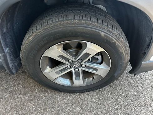 Used 2025 Honda Pilot EX-L image 11