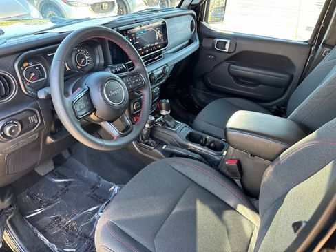 Used 2024 Jeep Wrangler Unlimited Rubicon AWD/4WD image 20
