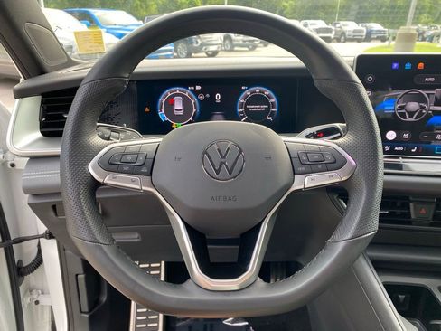 Used 2025 Volkswagen Tiguan SE R-Line AWD/4WD image 13