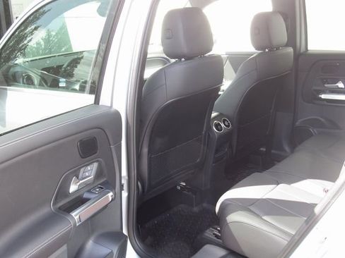 Used 2025 Mercedes-Benz GLB 250 4MATIC image 15