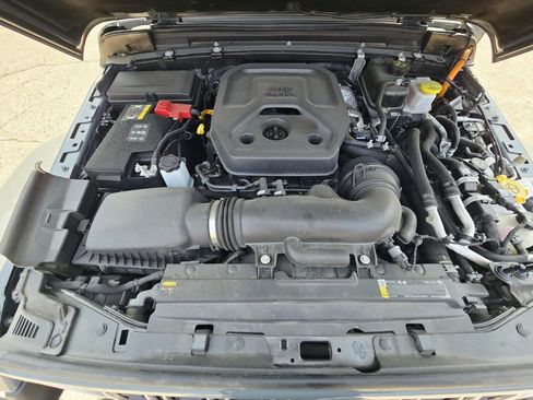 Used 2025 Jeep Wrangler Unlimited Sahara AWD/4WD image 19