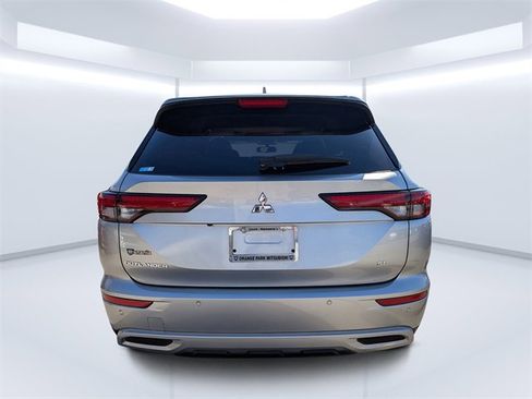 Used 2024 Mitsubishi Outlander FWD image 4