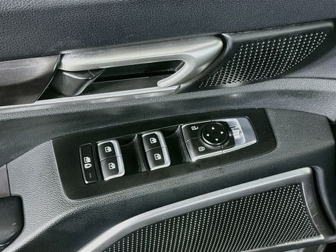 Used 2025 Kia Telluride S FWD image 15