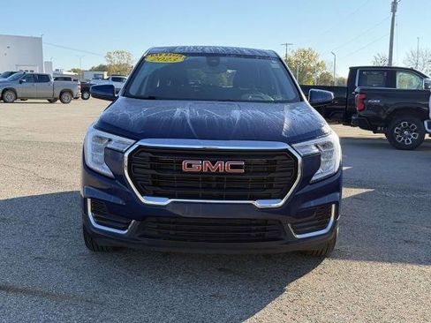 Used 2023 GMC Terrain SLE image 3