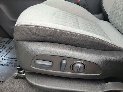 Used 2022 Chevrolet Equinox LS w/ LS Convenience Package FWD image 11