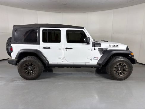 Used 2022 Jeep Wrangler Unlimited Sport AWD/4WD image 9