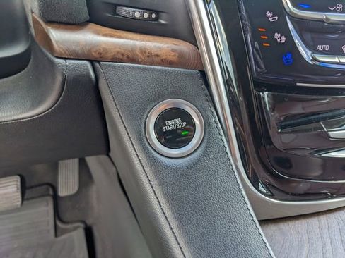 Used 2019 Cadillac Escalade Luxury AWD/4WD image 28