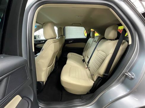 Used 2020 Ford Edge SE FWD image 20
