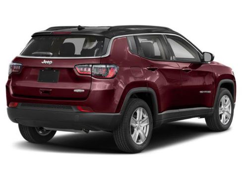 Used 2022 Jeep Compass Latitude w/ Convenience Group AWD/4WD image 2