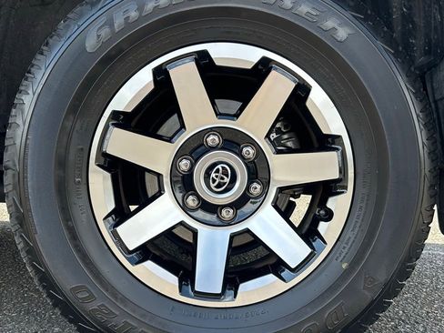 Certified 2024 Toyota 4Runner TRD Off-Road Premium AWD/4WD image 24
