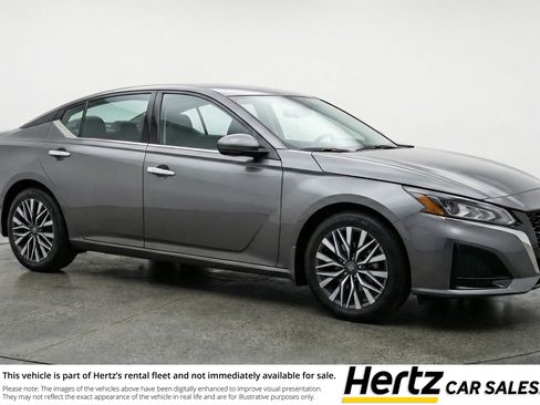 Used 2025 Nissan Altima 2.5 SV image 1