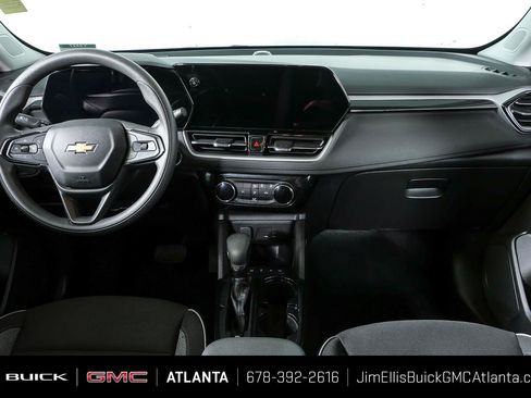 Used 2025 Chevrolet TrailBlazer LT AWD/4WD image 18