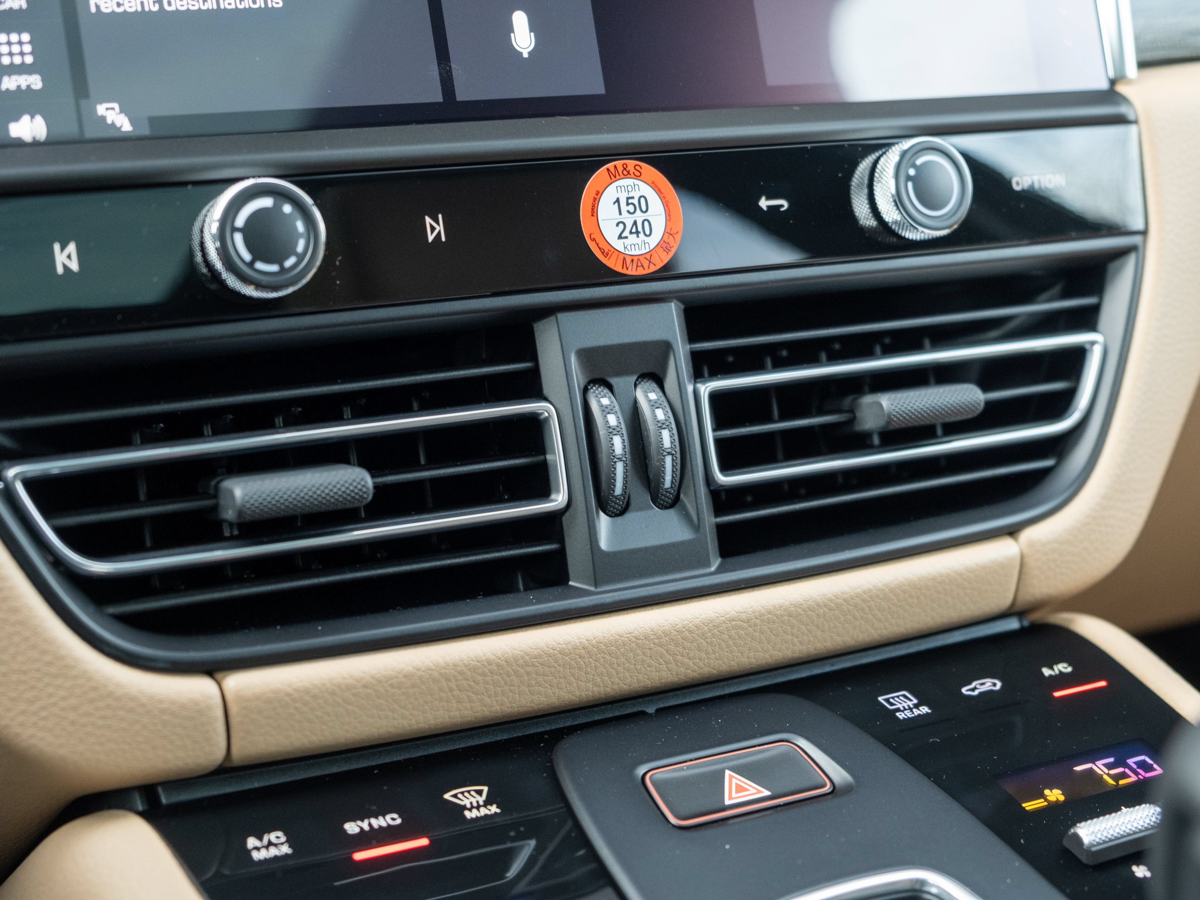 Certified 2026 Porsche Macan AWD/4WD image 30