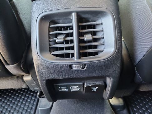 Used 2022 Jeep Cherokee Trailhawk image 14