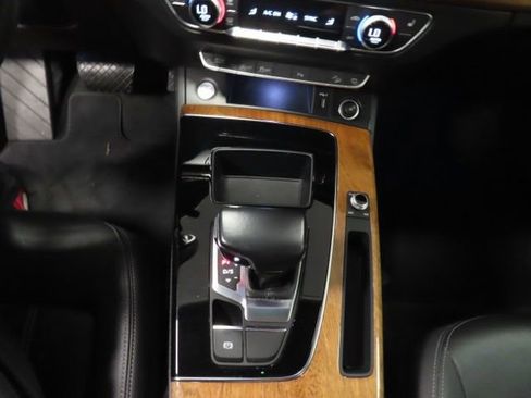 Used 2022 Audi Q5 2.0T Premium image 24
