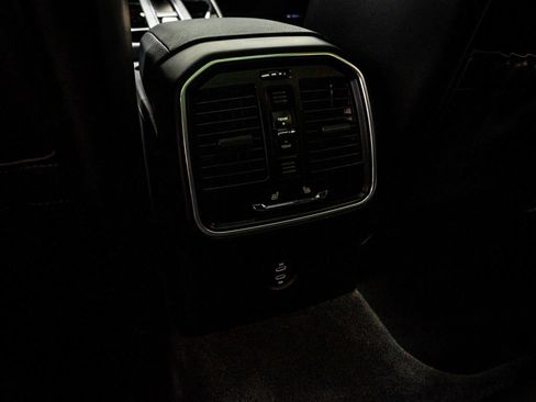 Used 2025 Porsche Macan image 30