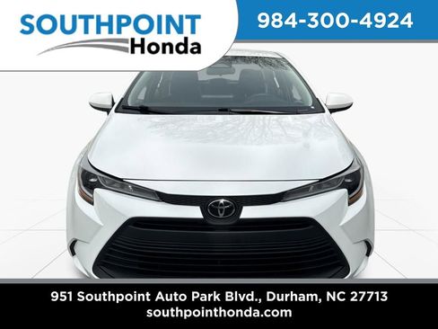 Used 2023 Toyota Corolla LE image 2