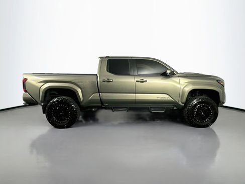 Used 2025 Toyota Tacoma TRD Sport AWD/4WD image 8