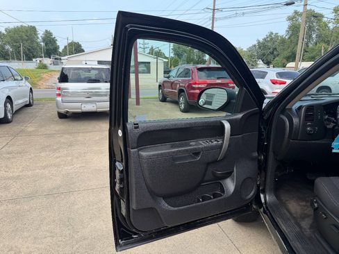 Used 2011 GMC Sierra 1500 SLE w/ Power Tech Package AWD/4WD image 10